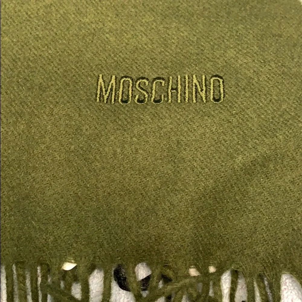 ‼️FINAL SALE‼️MOSCHINO SCARVES - Picture 3 of 8